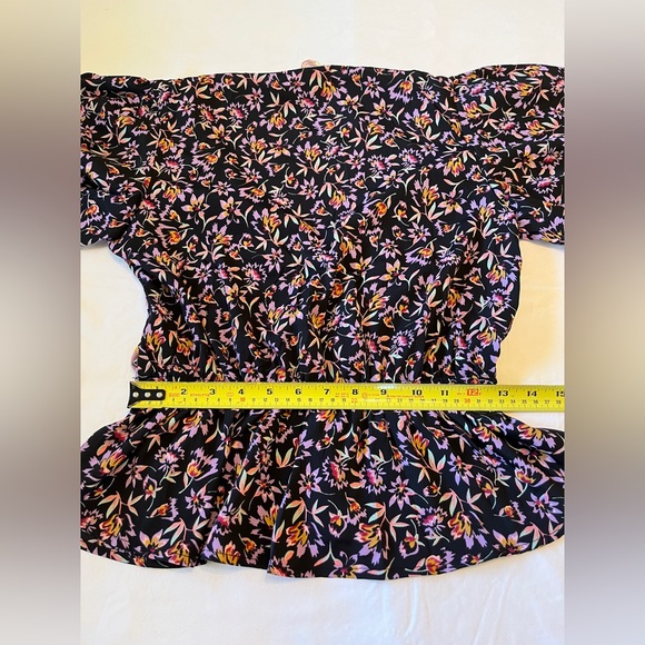 Band of Gypsies Nashville Surplice Top Black Floral Flutter Sleeve Size S Small - Picture 5 of 7